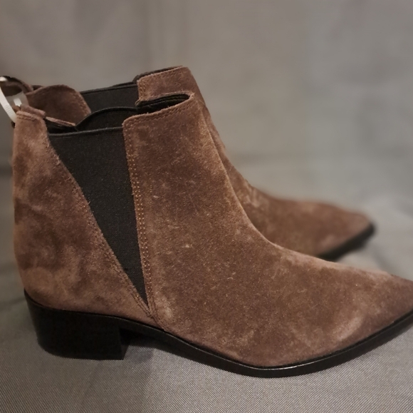 Marc Fisher Ltd Yale Chelsea Boot (Women) - Picture 7 of 9